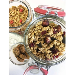 Eko darila Ročno izdelana granola – lešnik in brusnica